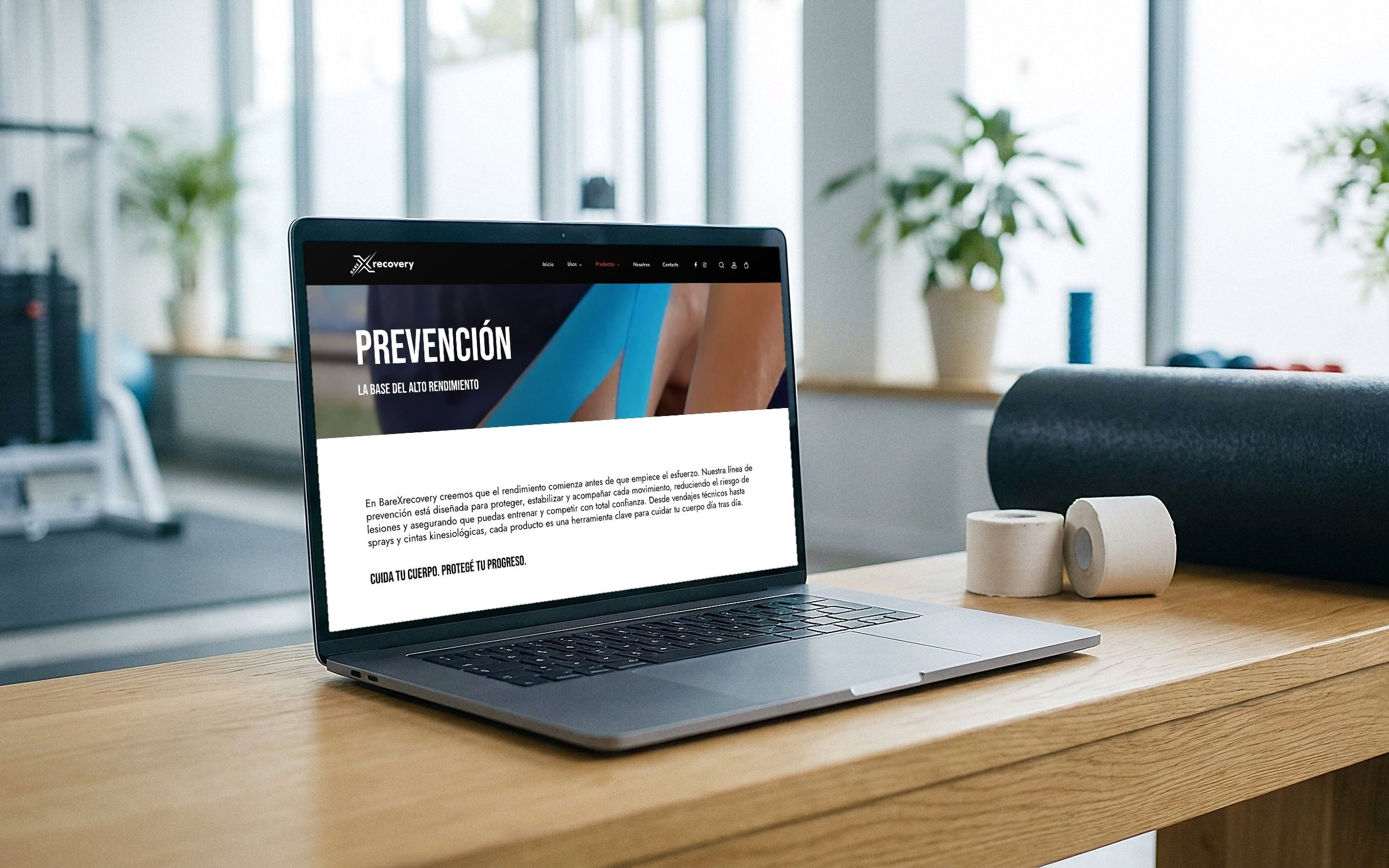 La página Prevención de barexrecovery.com en una notebook, en un consultorio