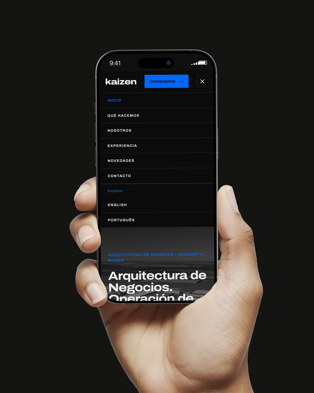 El menú del celular, con las secciones y el cambio de idioma